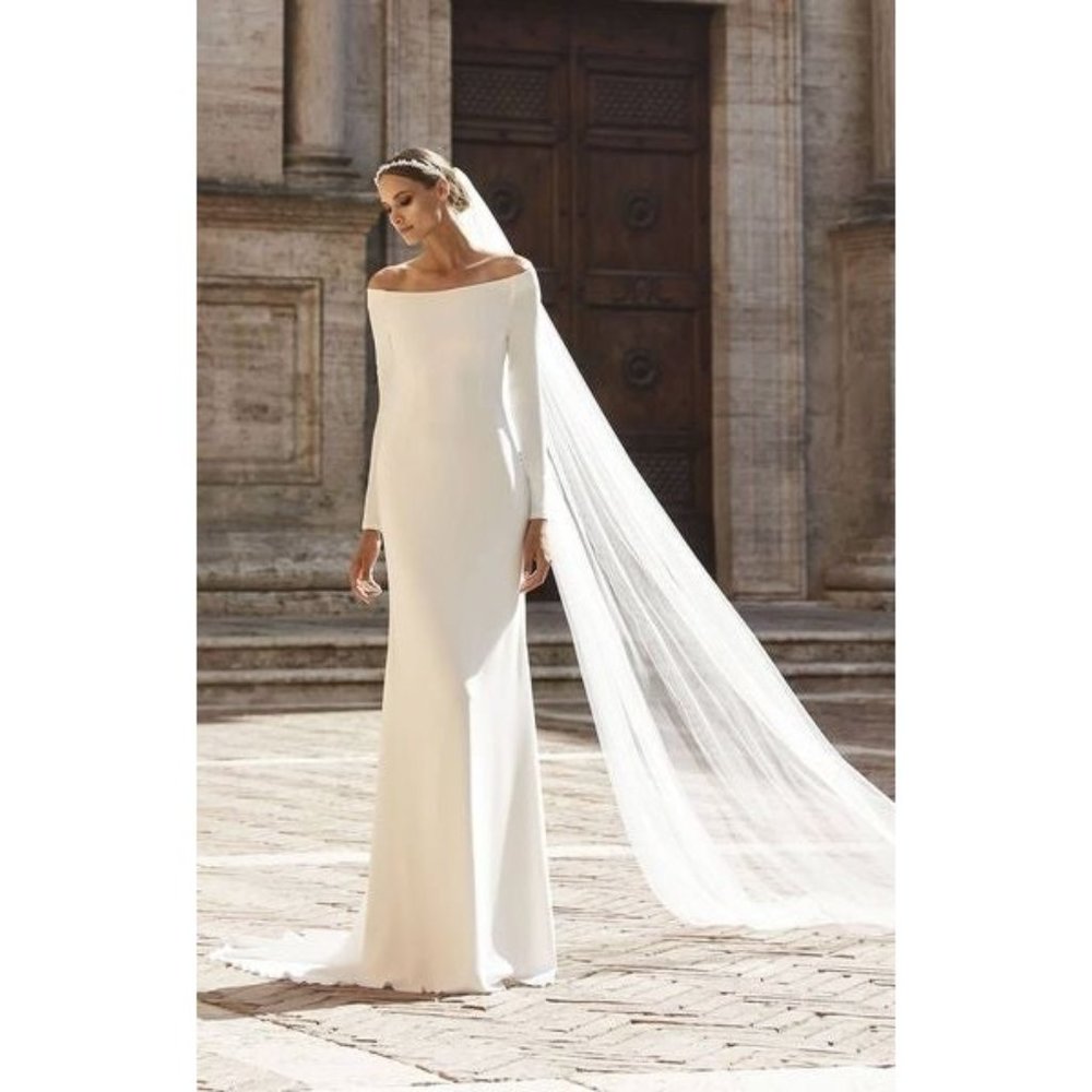 Minimal Off-Shoulder Ivory Wedding Dress with Long Veil